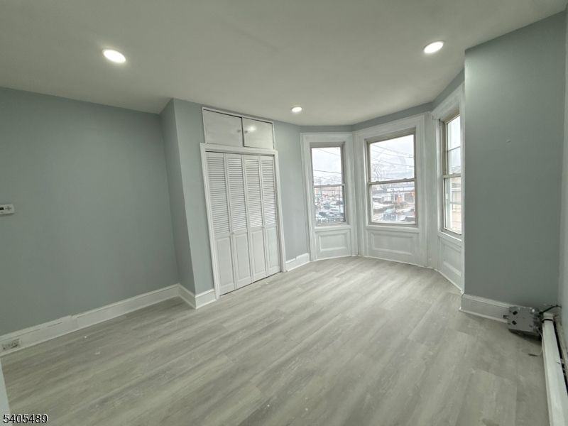 437 Morrissee Ave - Photo 3 of 11