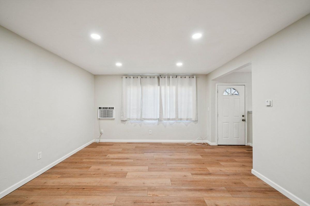 7390 Valaria Dr - Photo 4 of 35