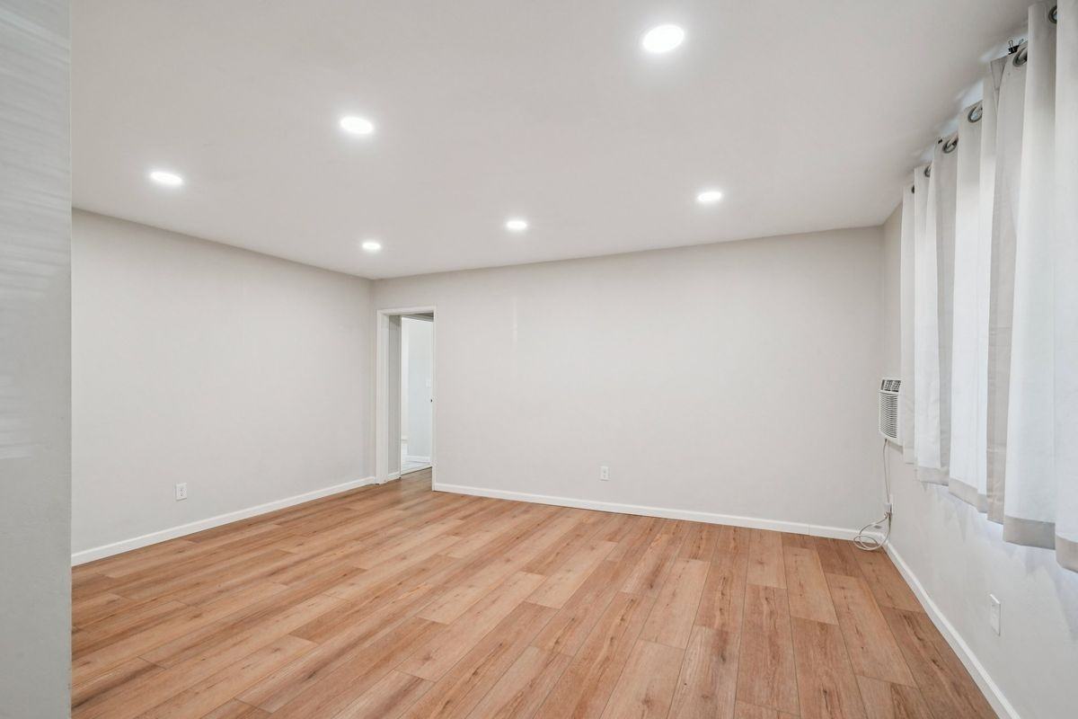 7390 Valaria Dr - Photo 6 of 35