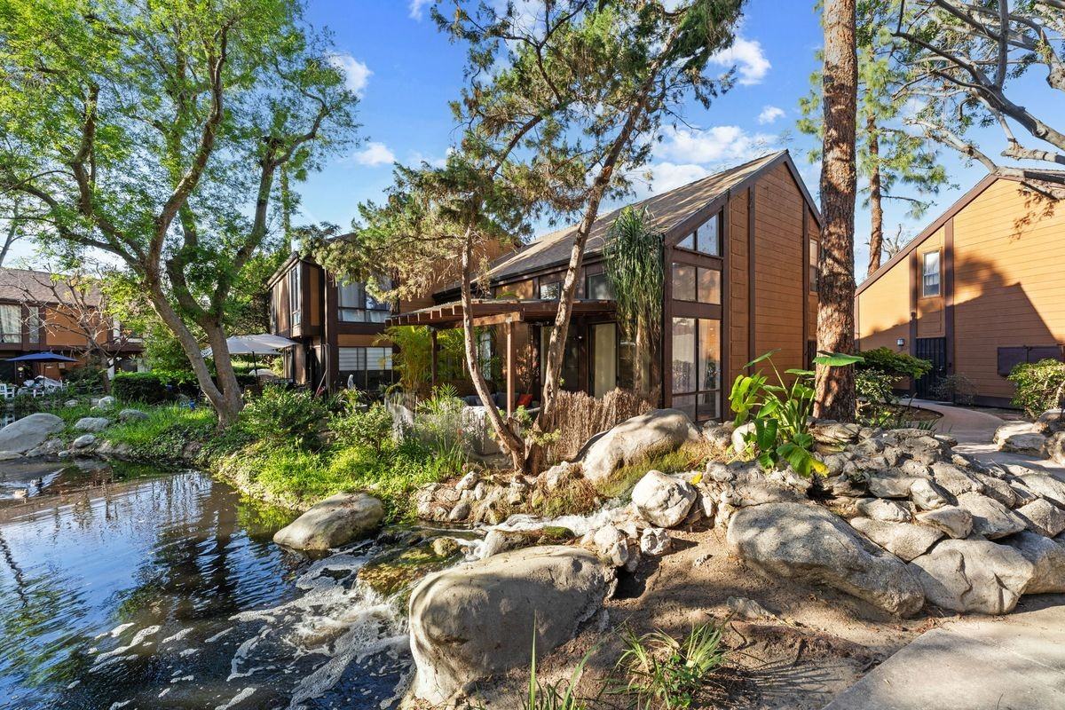 10614 Shoreline Dr - Photo 3 of 17