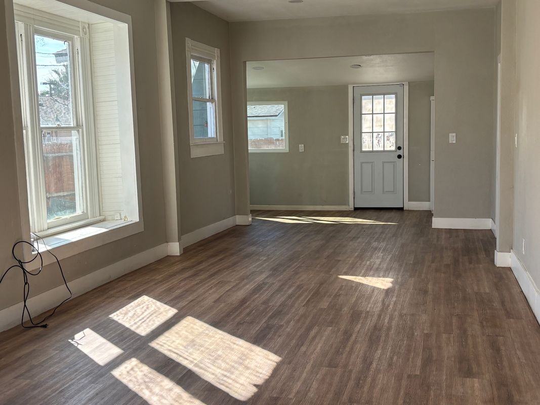 1733 Palo Alto St - Photo 3 of 10