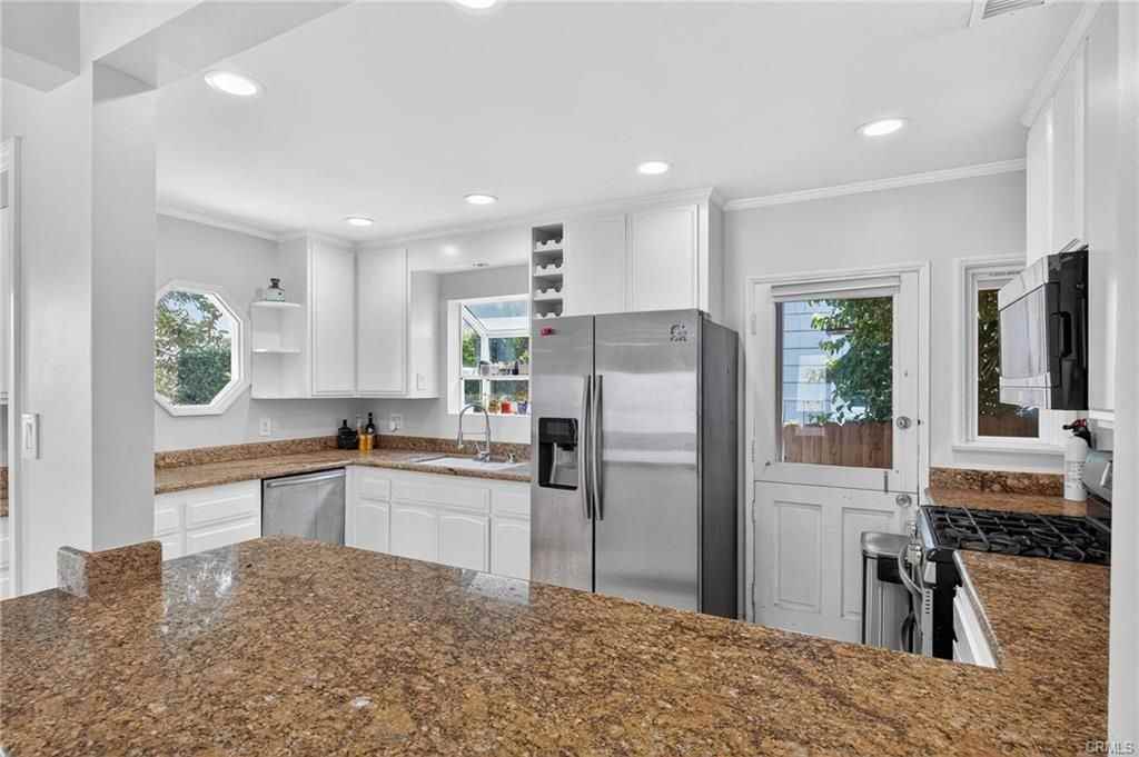 608 35th St - Photo 6 of 27