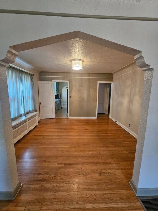 5224 Bloomington Ave - Photo 6 of 37