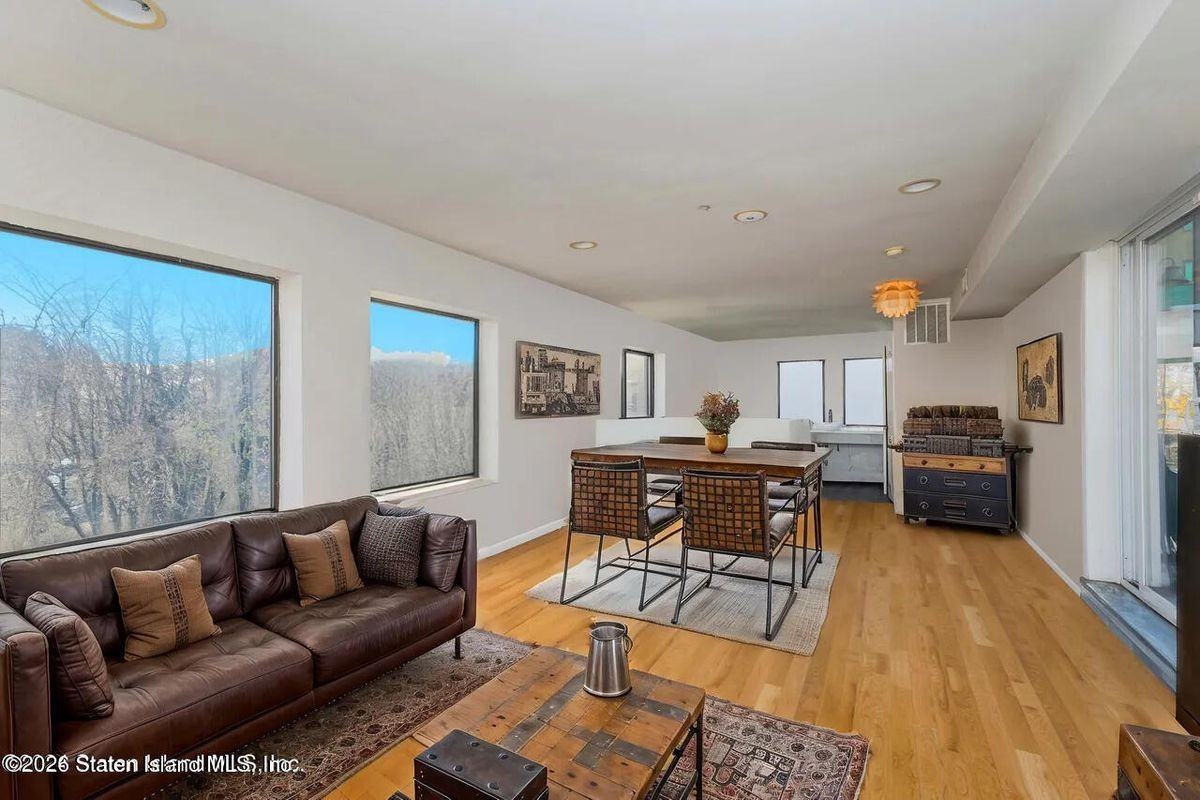 703 Bay St - Photo 7 of 20