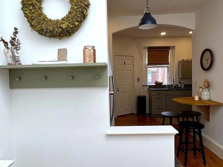 386 Essex St - Photo 7 of 18