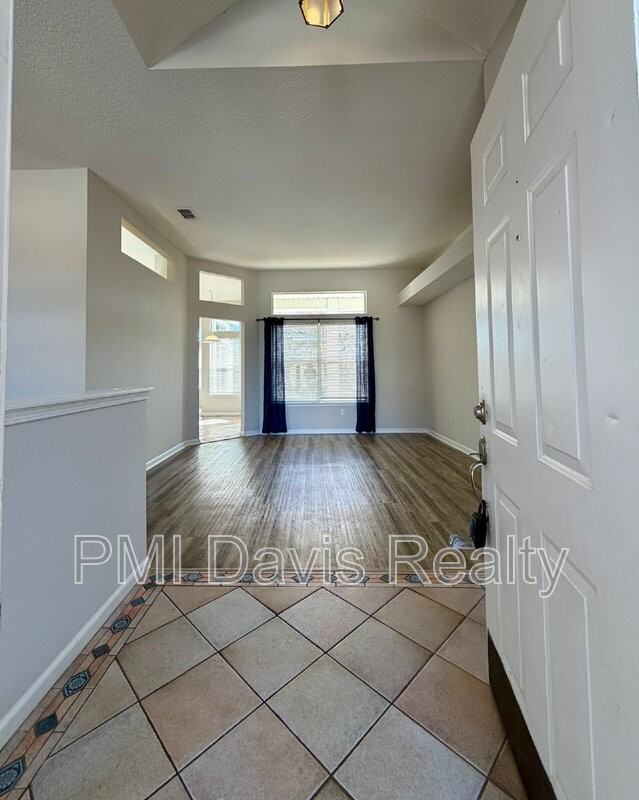 1771 Pickwick Pl - Photo 2 of 20