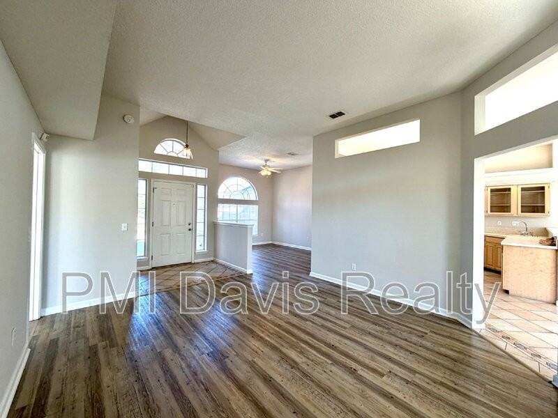 1771 Pickwick Pl - Photo 3 of 20