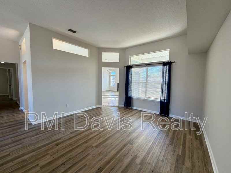 1771 Pickwick Pl - Photo 4 of 20