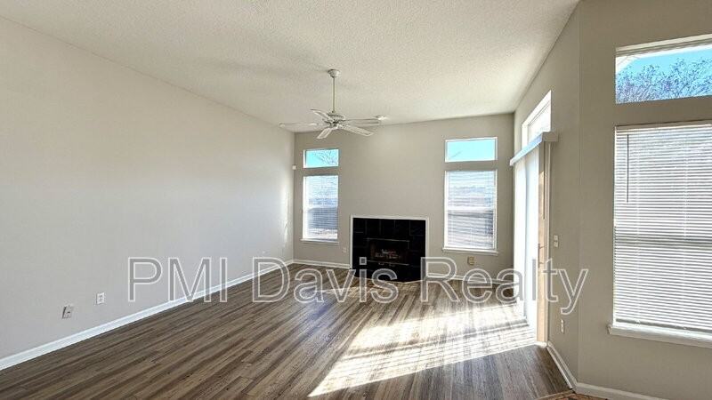 1771 Pickwick Pl - Photo 6 of 20