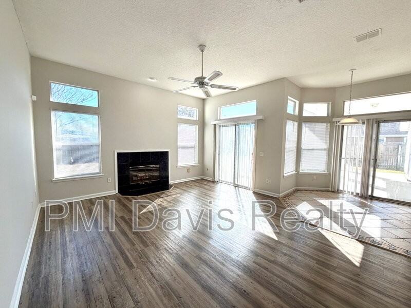 1771 Pickwick Pl - Photo 7 of 20