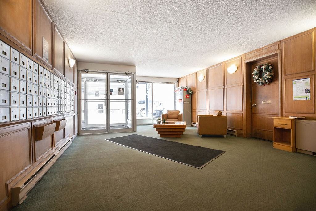 21 Roslyn Road - Photo 2 of 11