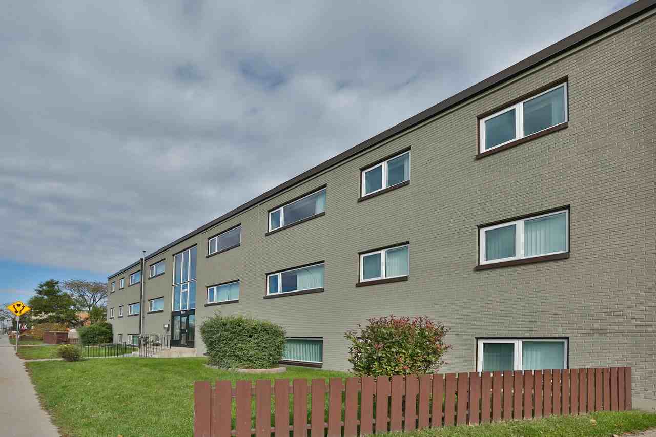 Rochelle Apartments - Photo 4 of 9