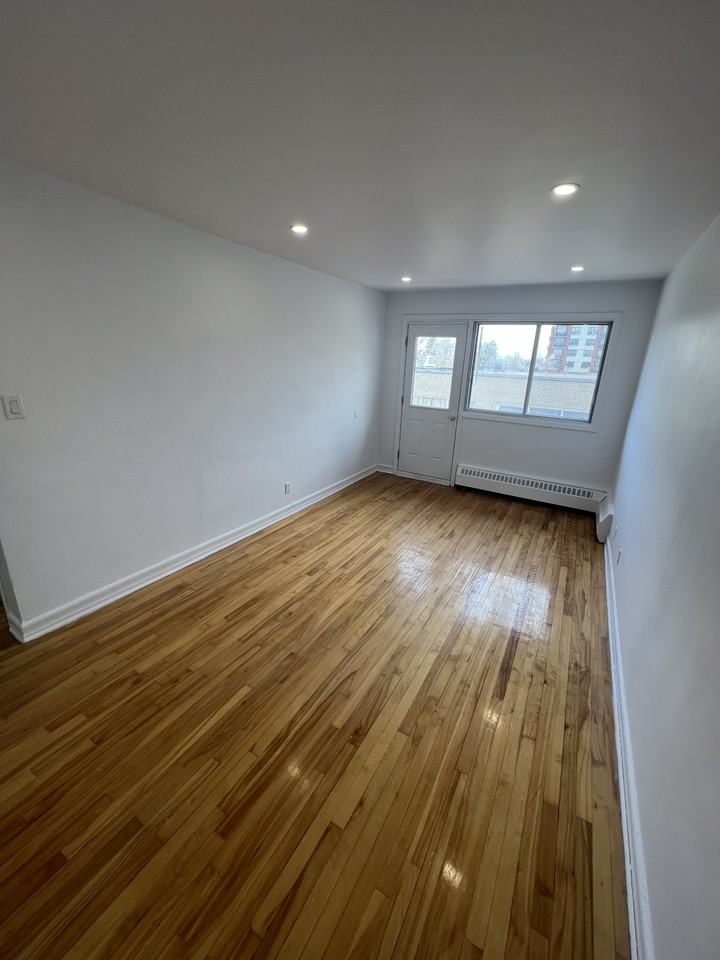 615 Hudson - Photo 2 of 20