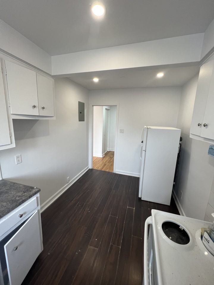 615 Hudson - Photo 7 of 20