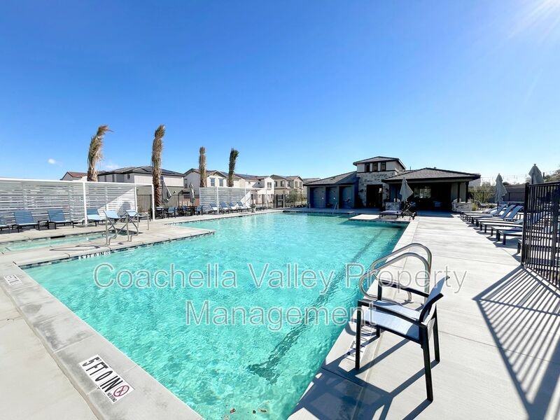 41410 Penn Dr - Photo 2 of 42