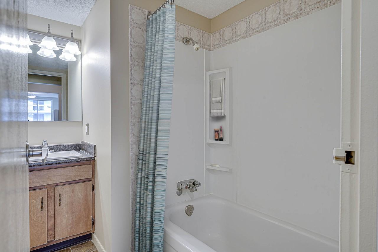 Regal Tower II - Photo 4 of 9