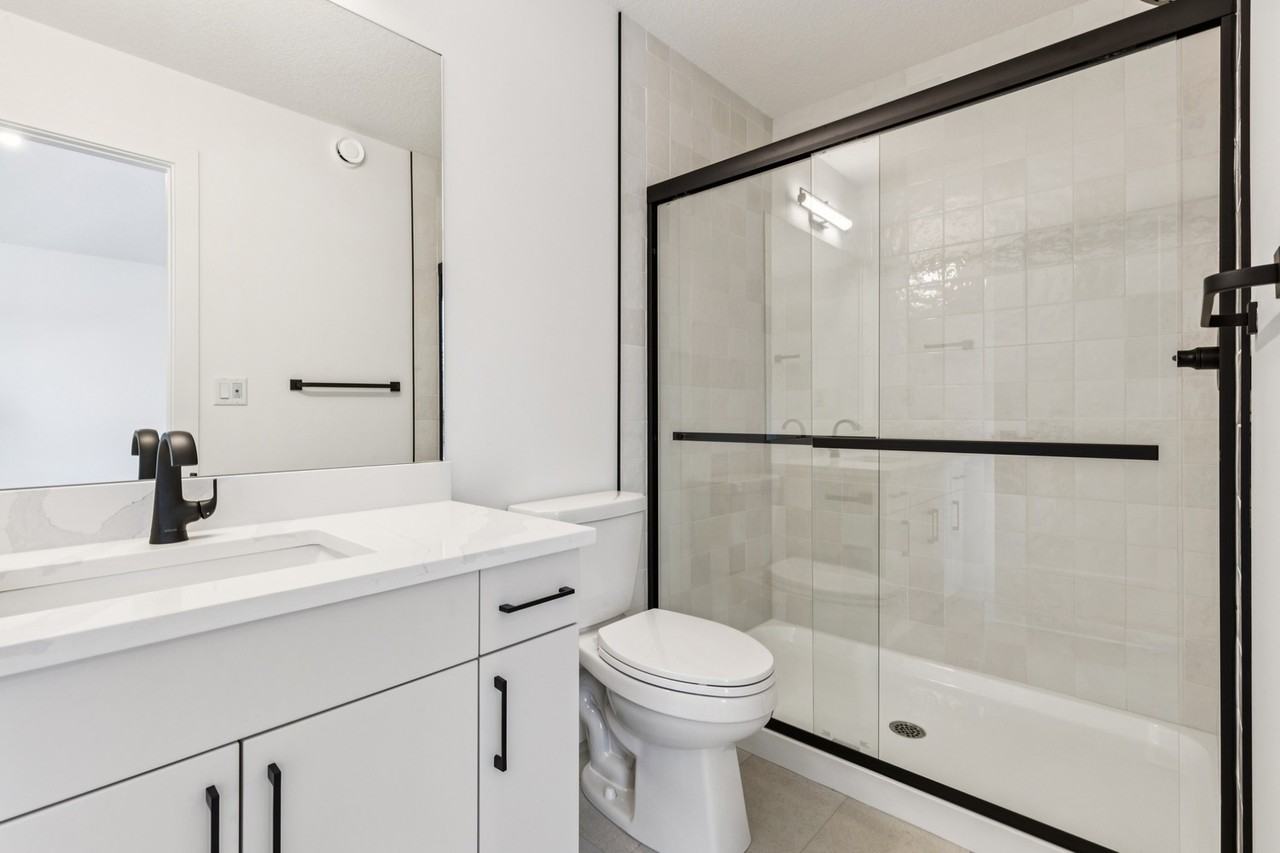 Glenora 2 4 Plex - Photo 2 of 27