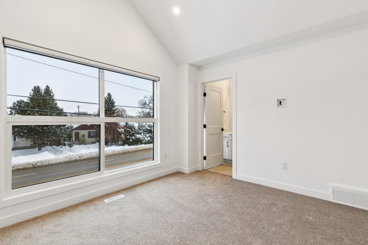 Glenora 2 4 Plex - Photo 4 of 27