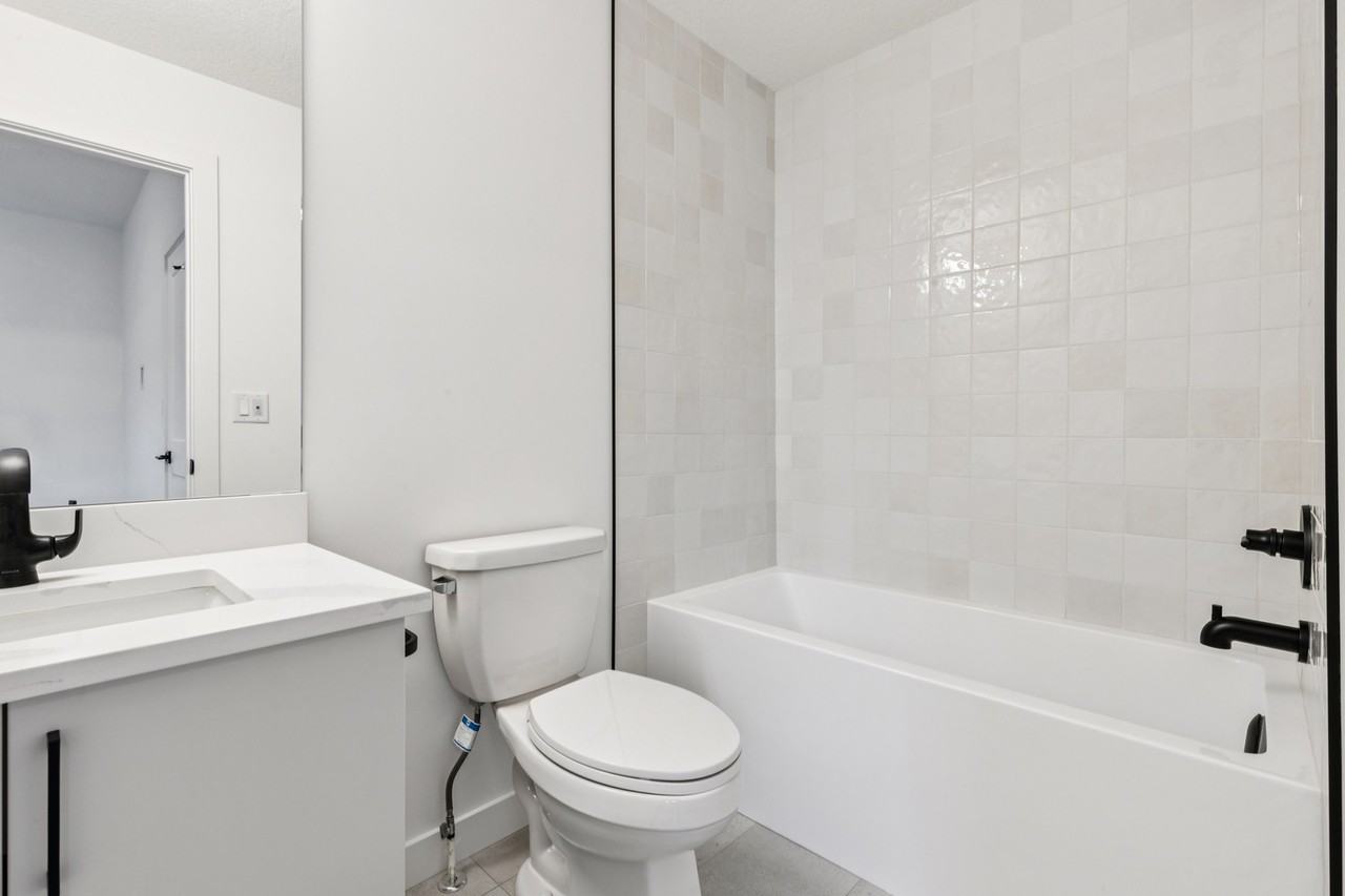 Glenora 2 4 Plex - Photo 7 of 27