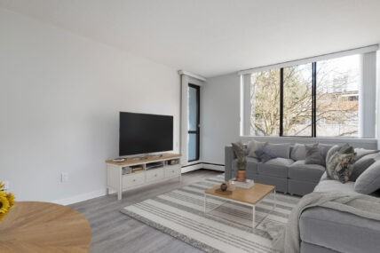 Crystal Court Apartments - Photo 4 of 16