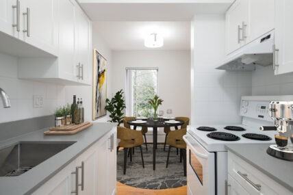 Bellevue Towers Apartments - Photo 4 of 12