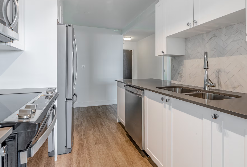 580 THE EAST MALL - Photo 3 of 5