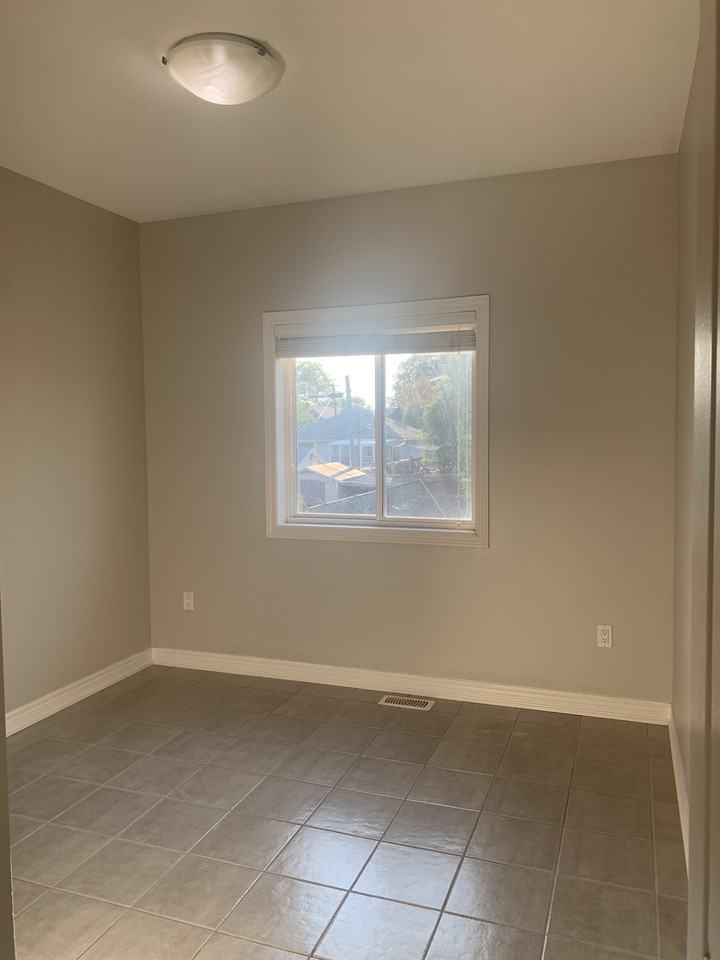 49 St. David Street West, Upper Unit, Thorold - Photo 6 of 12