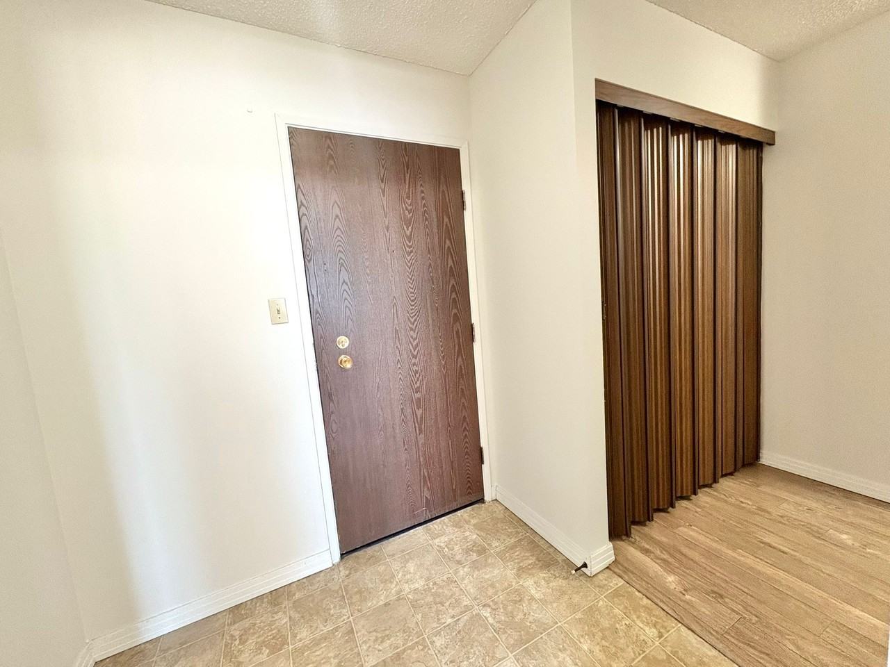 Lakewood Manor - Photo 4 of 20