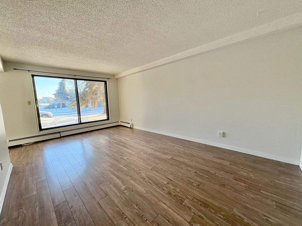 Lakewood Manor - Photo 5 of 20