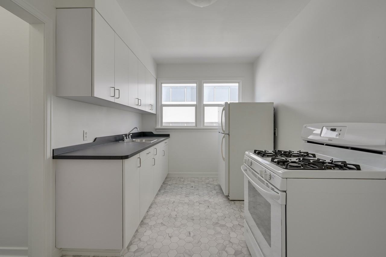 Edward Manor - Photo 3 of 13