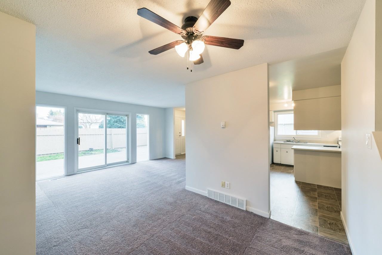 Lord Byron Townhouses - Photo 5 of 10