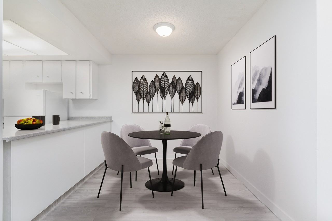 Meadowview Manor - Photo 2 of 12