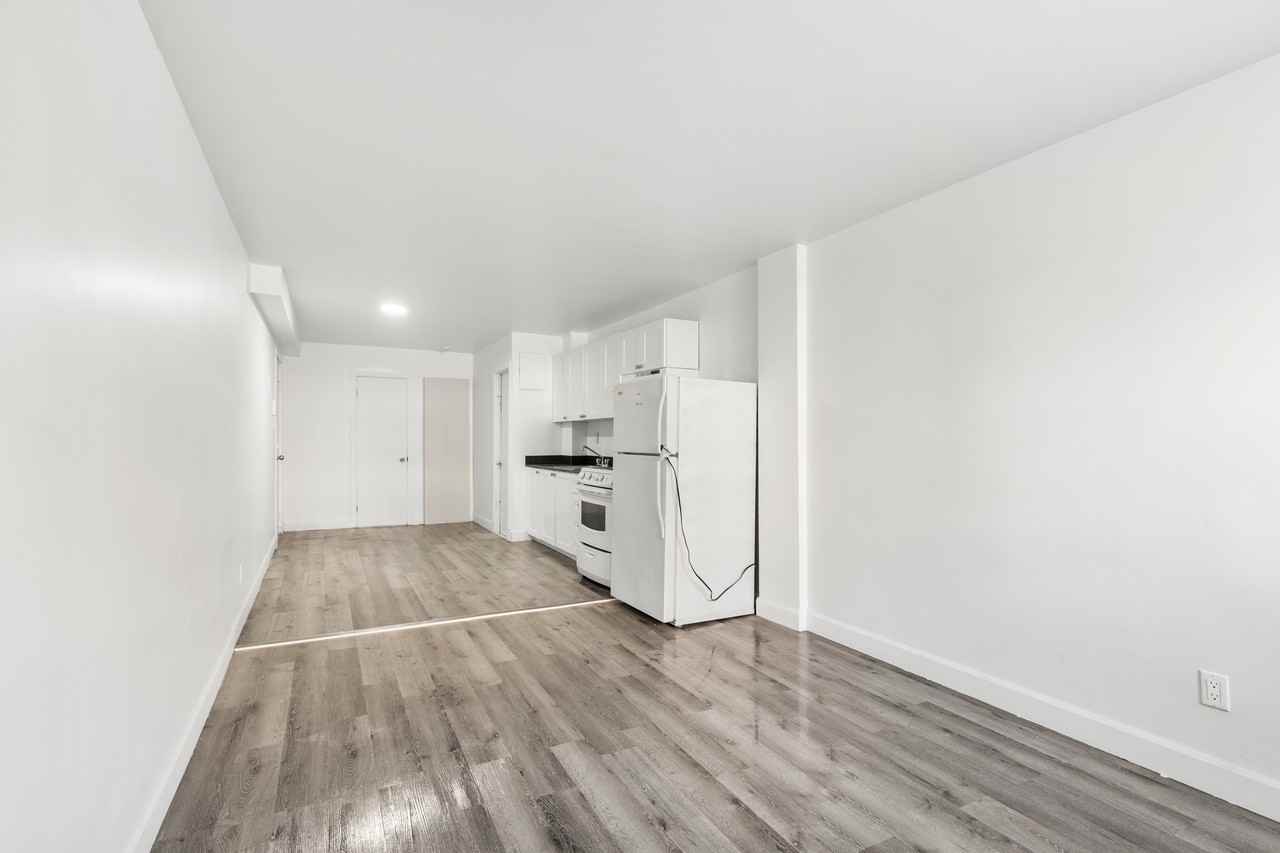 4750 Ontario Est - Photo 4 of 8