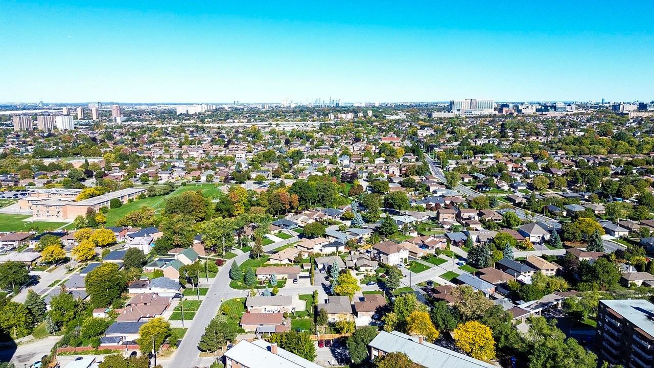 1577 Lawrence Avenue West - Photo 3 of 19