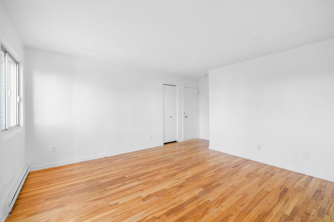 7050 Viau, app. 305 - Photo 5 of 9