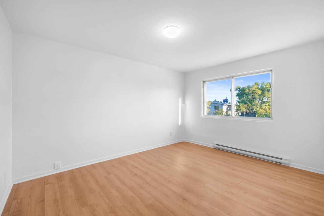 7050 Viau, app. 305 - Photo 6 of 9