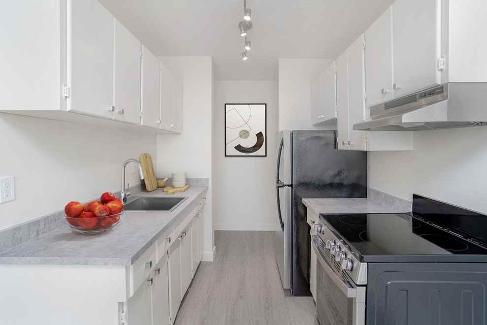 Deville Apartments - Photo 3 of 11