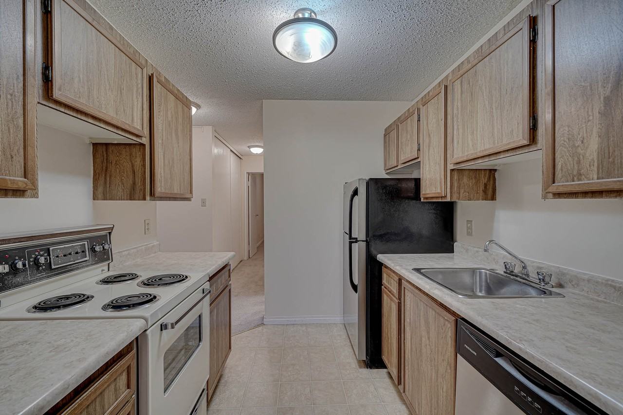 Palace Gates - Photo 7 of 12