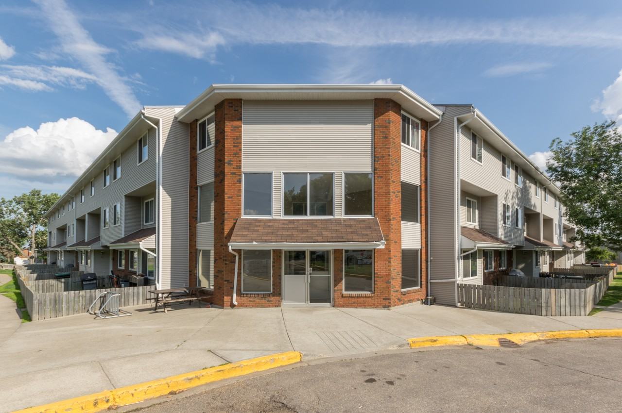 Marlborough Manor - Photo 7 of 10