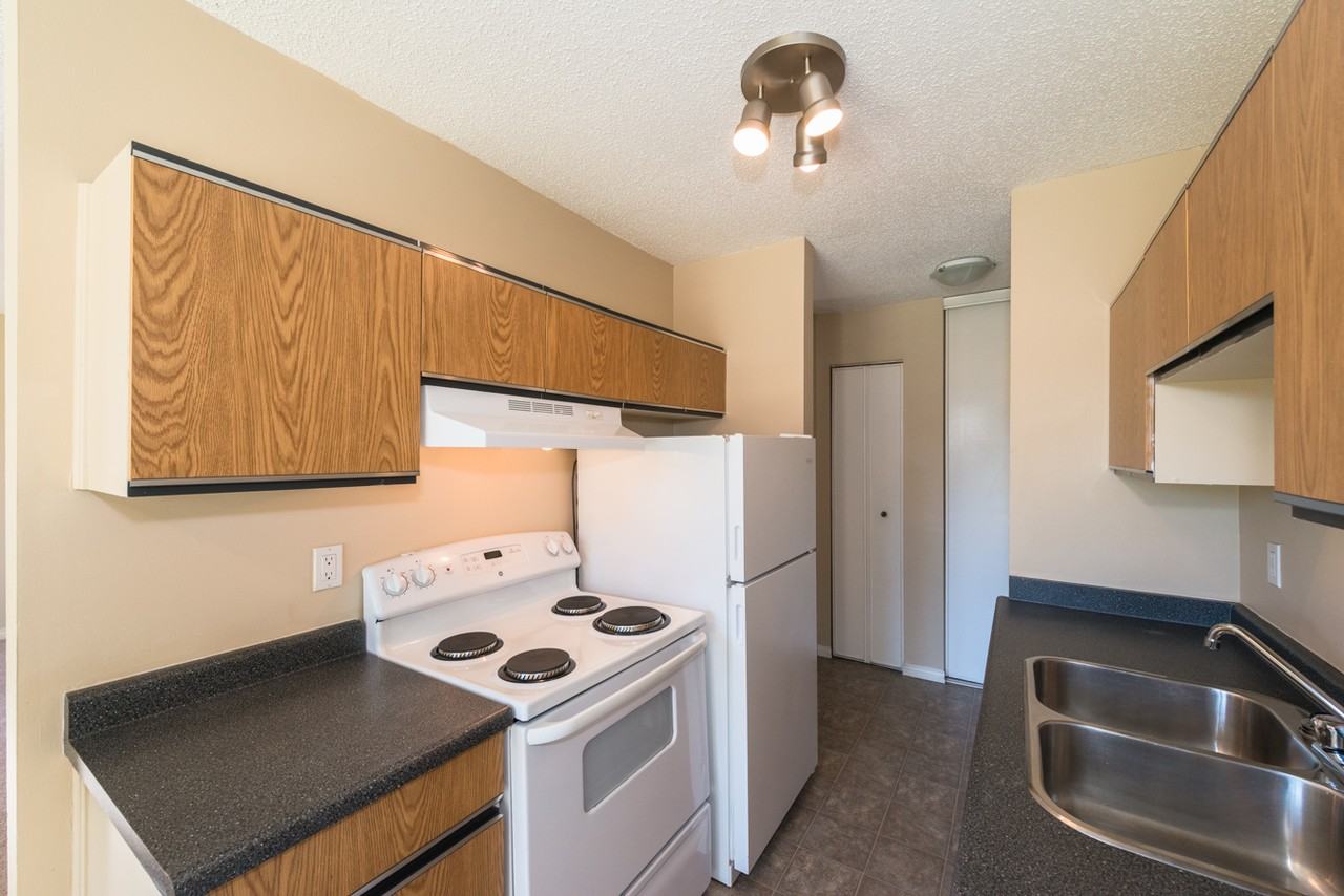 Warwick Apartments - Photo 7 of 15