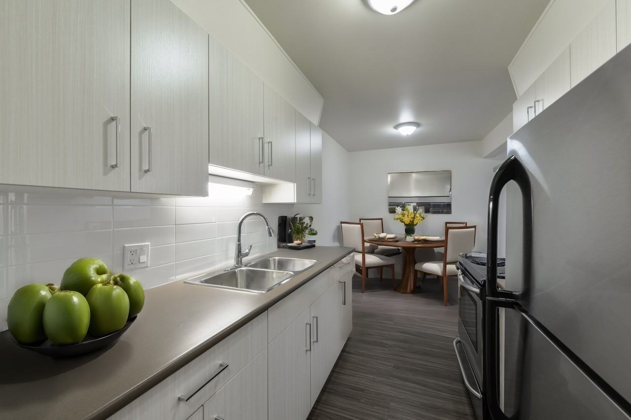 Riverview Plaza - Photo 4 of 11