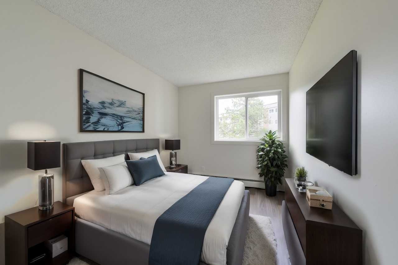 Riverview Plaza - Photo 5 of 11