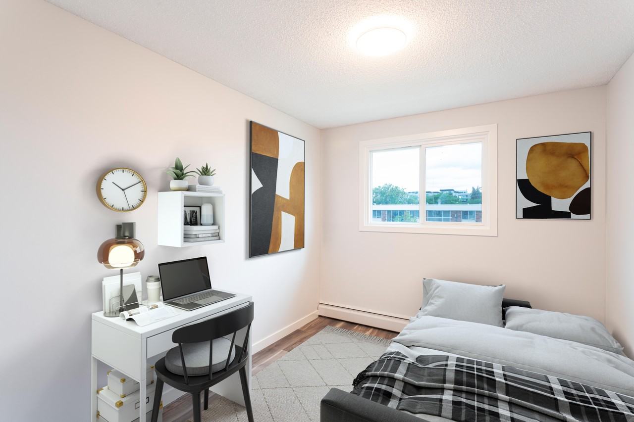 Robin Manor - Photo 3 of 15