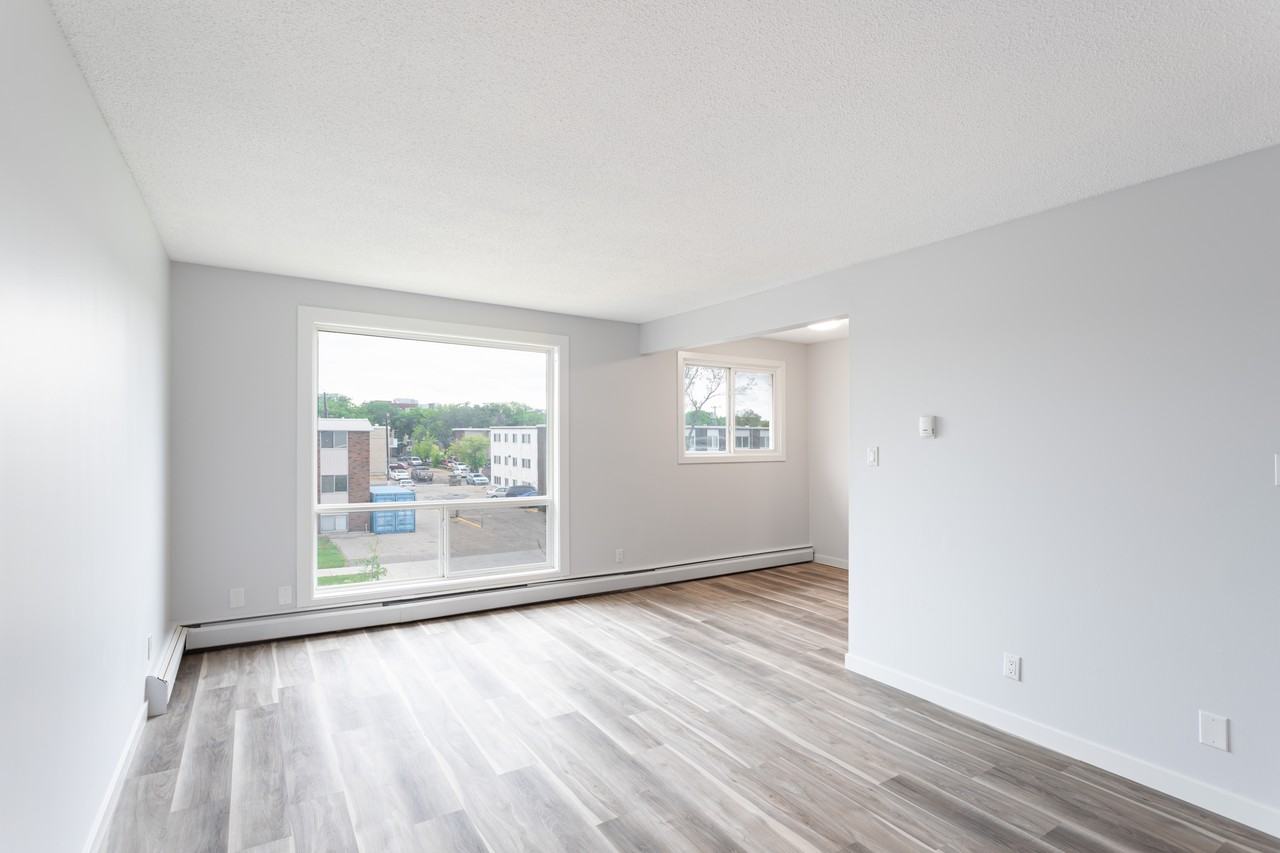 Robin Manor - Photo 6 of 15