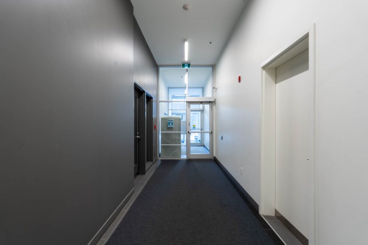 98 Market - Photo 4 of 50