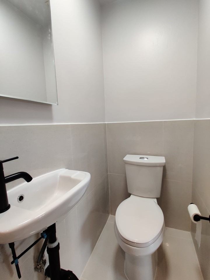 229 Carlton Street - Photo 6 of 11