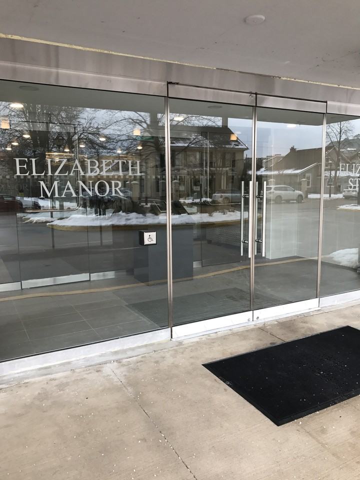 477 Elizabeth St - Photo 4 of 27