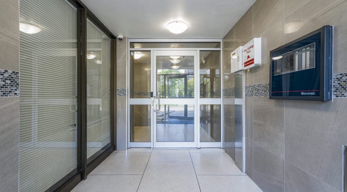 6161 Bathurst Street - Photo 4 of 27