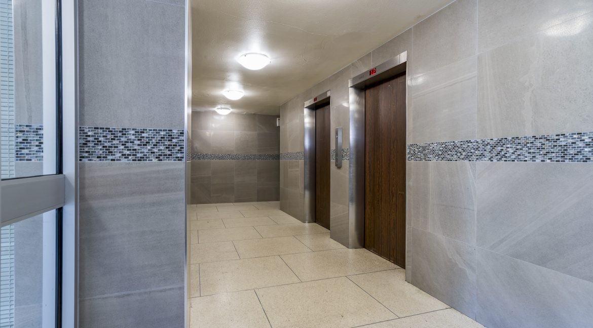 6161 Bathurst Street - Photo 5 of 27