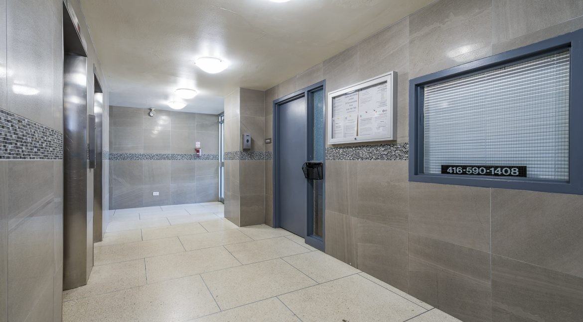 6161 Bathurst Street - Photo 7 of 27